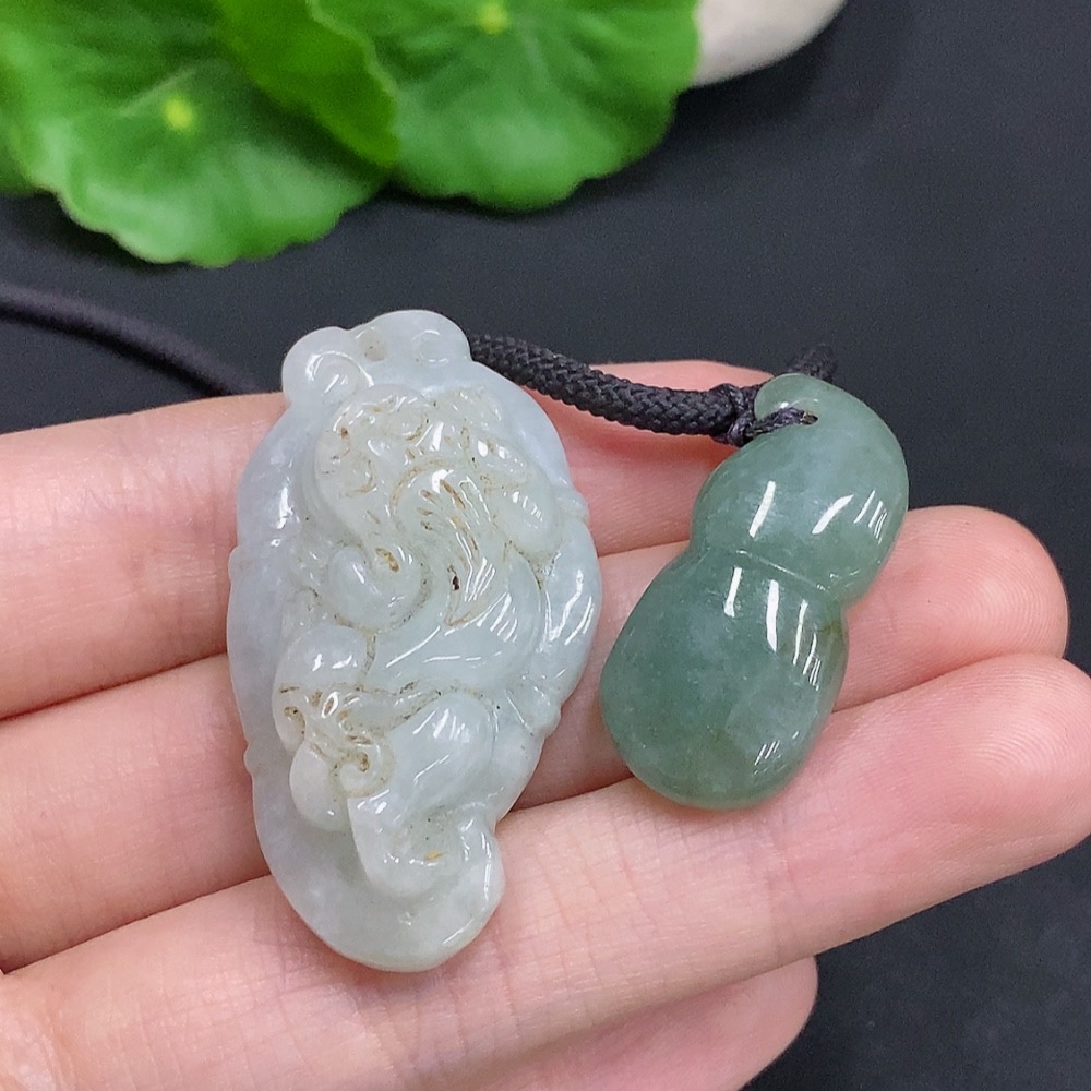 F33907564 Jadeite Pendants Sell as a Lot with Non-Jadeite Beads