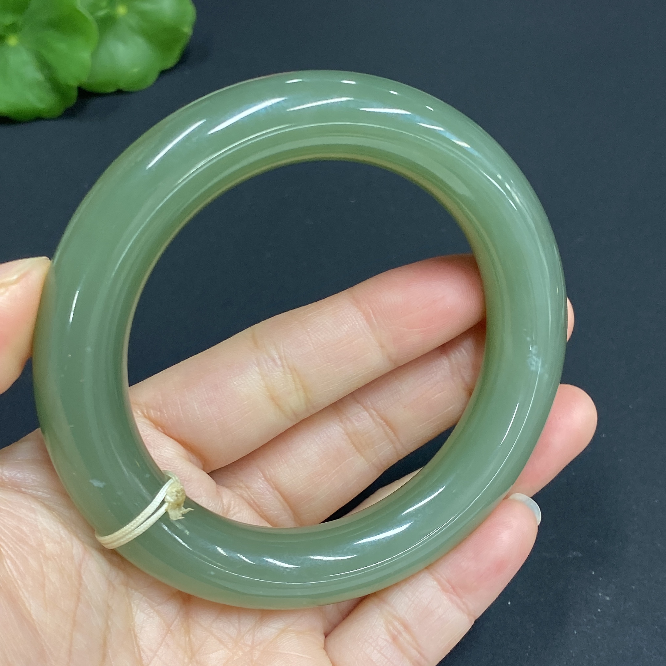 H27061502 Hetian Jade Round Bangle, Size 55.8, Total Weight Approx. 71.9g