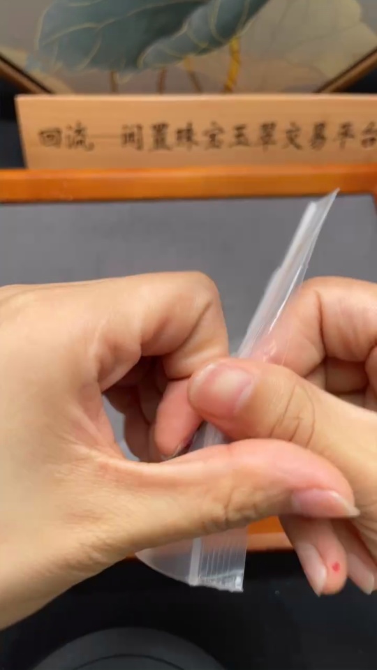 C27157788 Amber Beeswax Ring Adjustable Non-Gold Setting Total Weight Approx. 4.71g