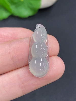 F42967726 翡翠福豆挂件 货品总重量约2.2克