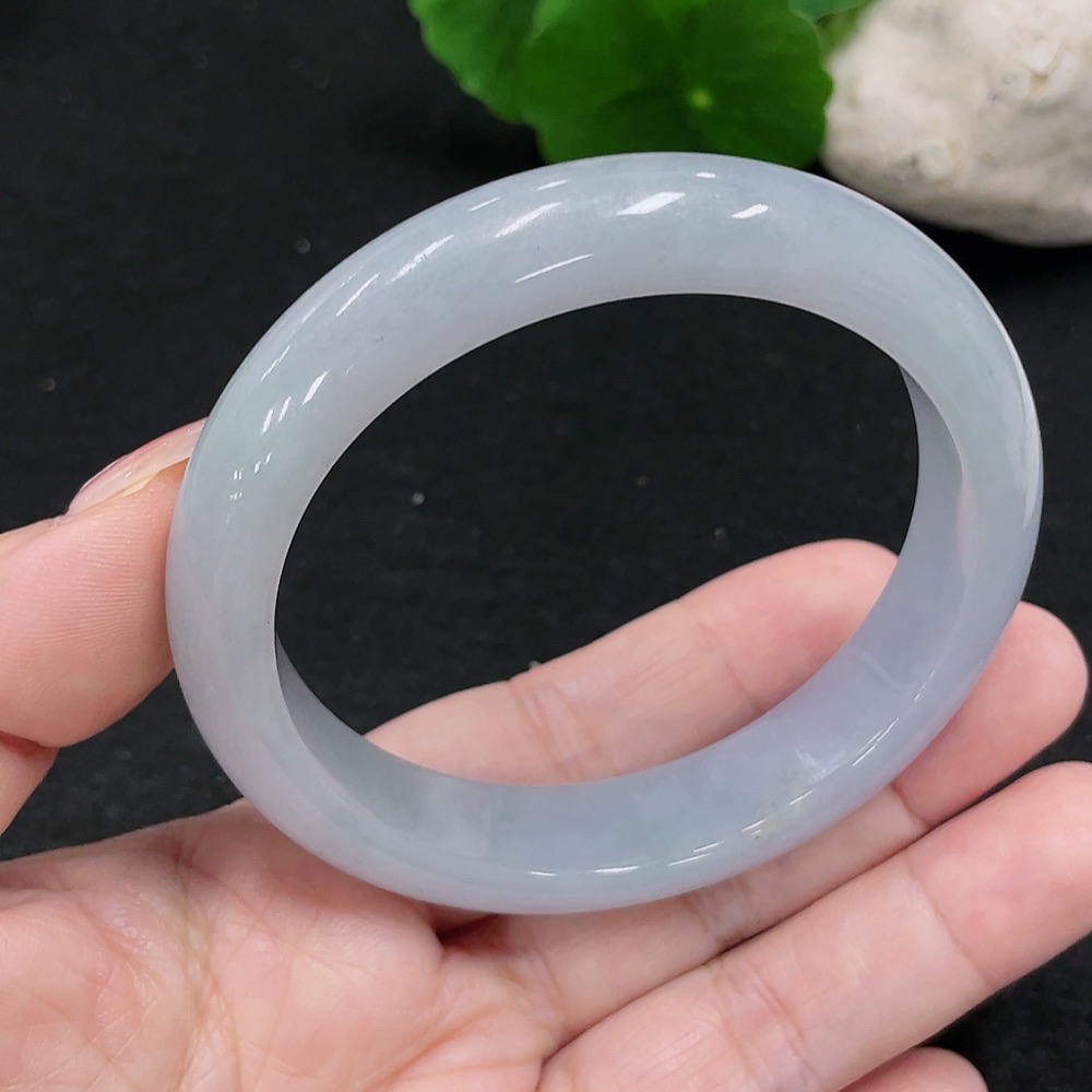 F33827428 Jadeite Round Bangle 57.2 Loop Size Total Weight Approx. 57.9g
