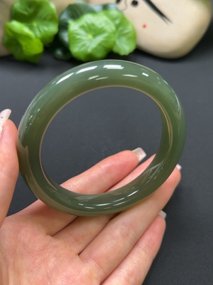 H42980891 和田玉正圈手镯 圈口57.8mm 总重约59.7g