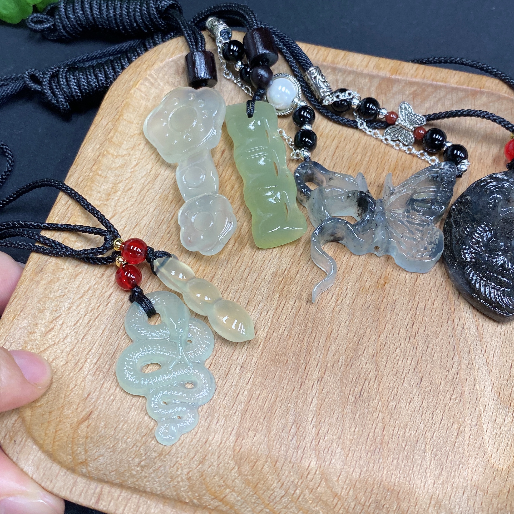 H34970573 Xiuyu (Serpentine Jade) Pendant