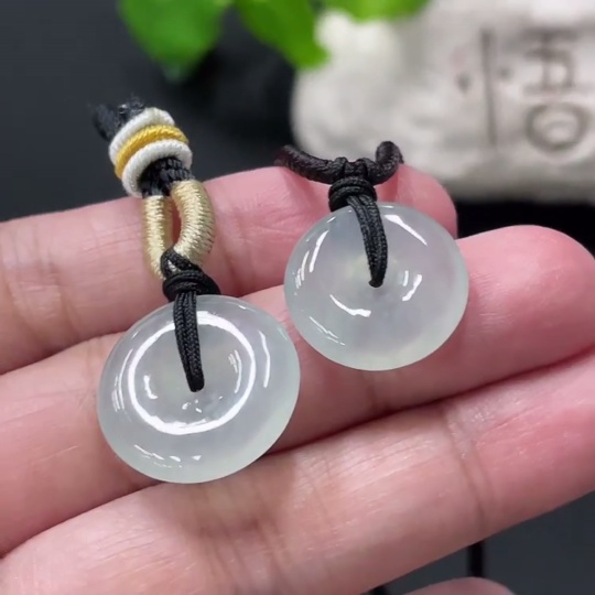 F35108117 Jadeite Peace Knot Pendant