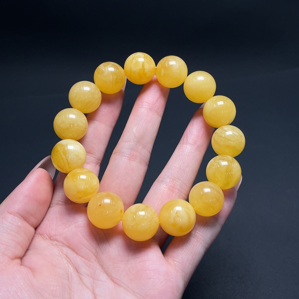 C20296377 Amber Beeswax Bracelet Total Weight About 32.28g Size Approx.15.7mm