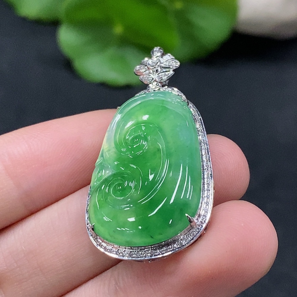 F33947145 Jadeite Ruyi Inlaid Pendant 18K Gold Total Weight Approx. 5.7g (With Diamond Accents)