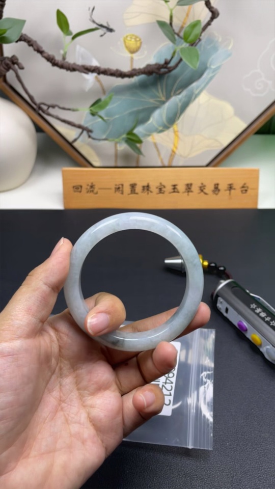 F26994212 Jadeite Regular Bangle 58.8 Inner Diameter Approx. 61.8g Total Weight