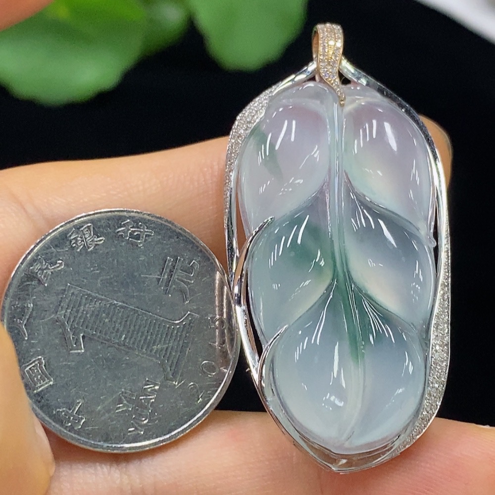 F35114186 Jadeite Leaf Inlaid Pendant No Stamp 18k Gold Content Diamond Accent Total Weight Approximately 10.87g