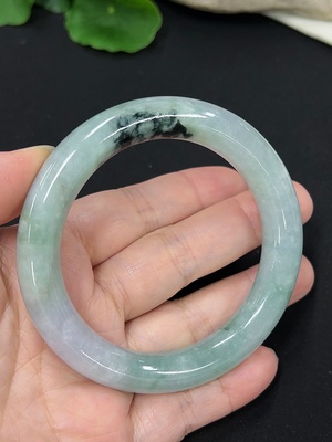 F46584988 翡翠圆条手镯  55.4圈口 货品总重约63.4克（含其它矿物成分）