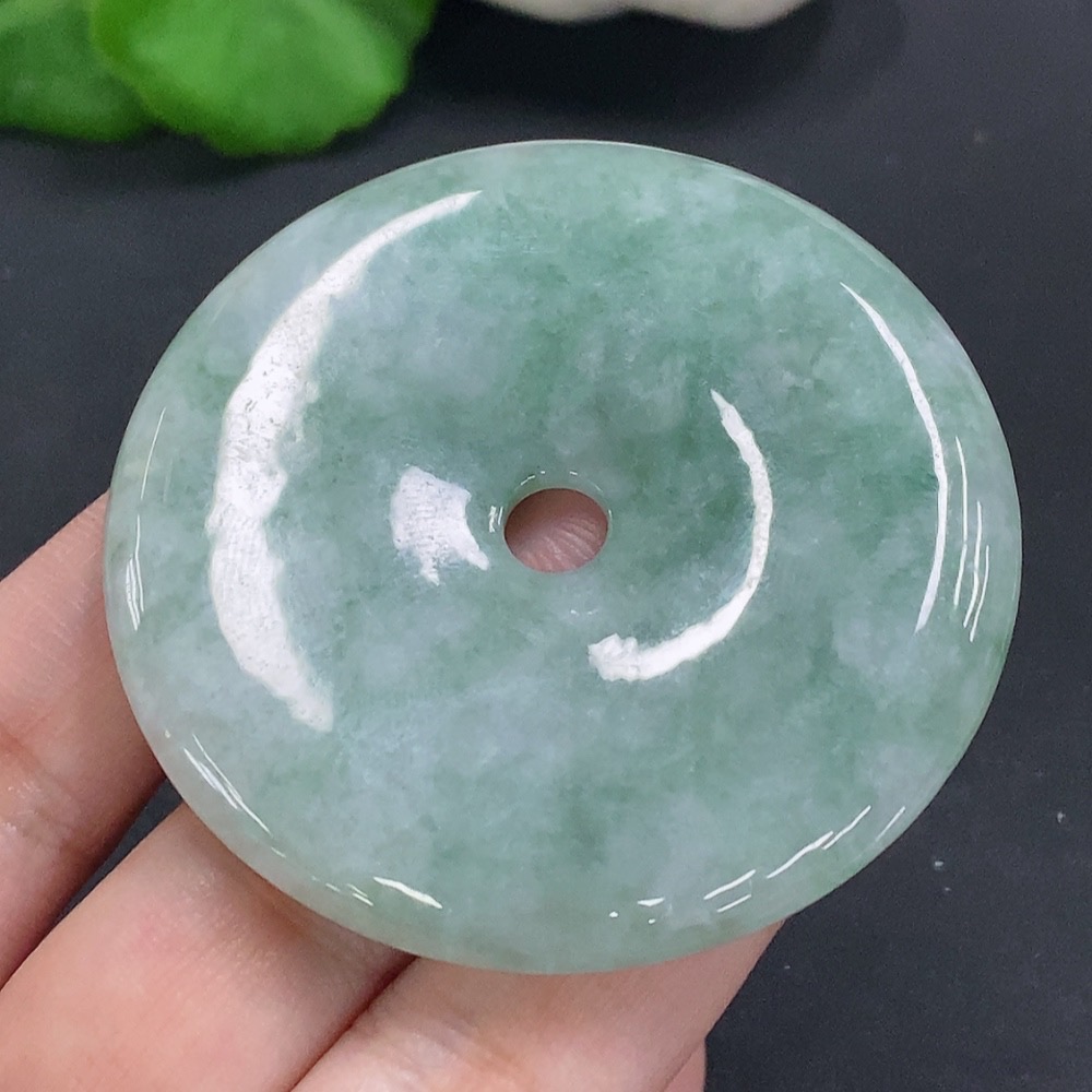 F24832909 JadeitePeace Knot, total weight approx. 43.9g