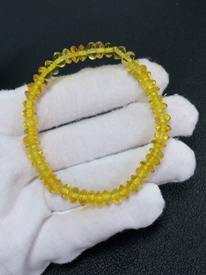 C41864190 琥珀蜜蜡手串 货品总重约3.8g 卡6.5mm左右
