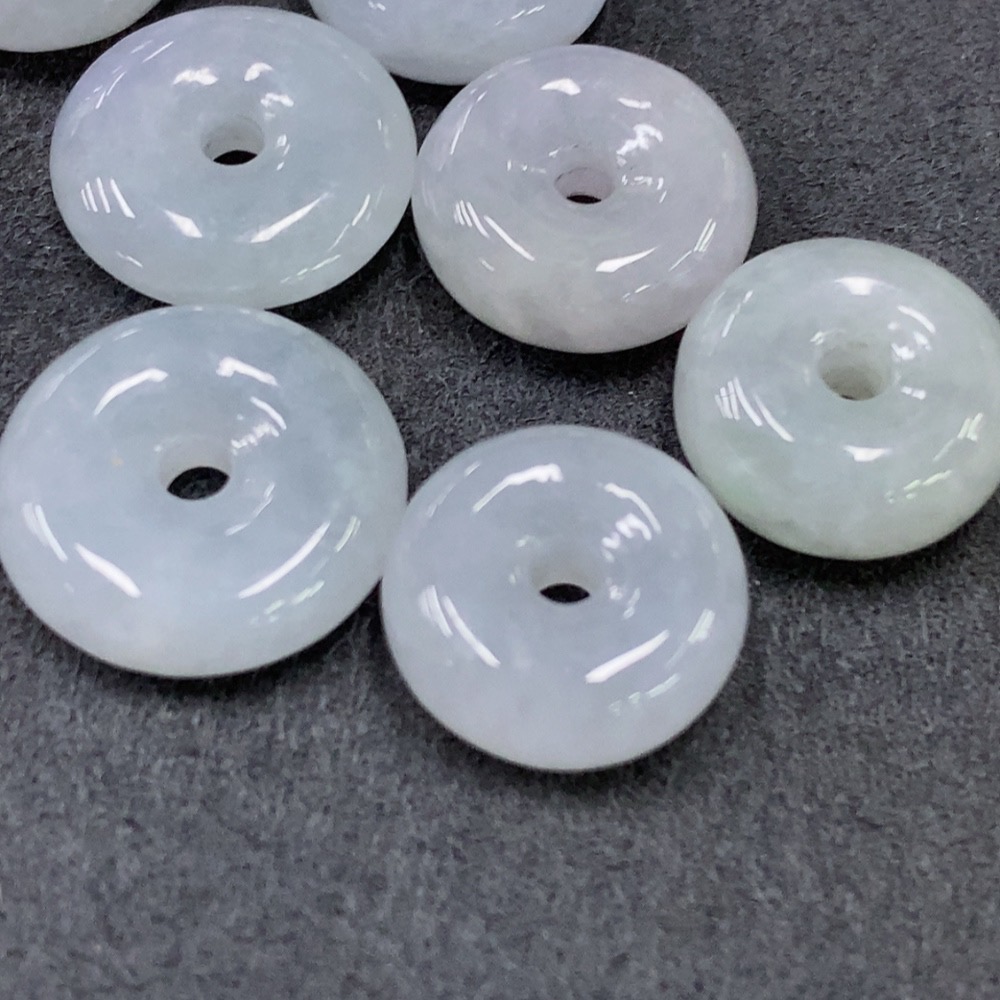 F34948115 Jadeite Peace Knot Pendant Sell as a Lot