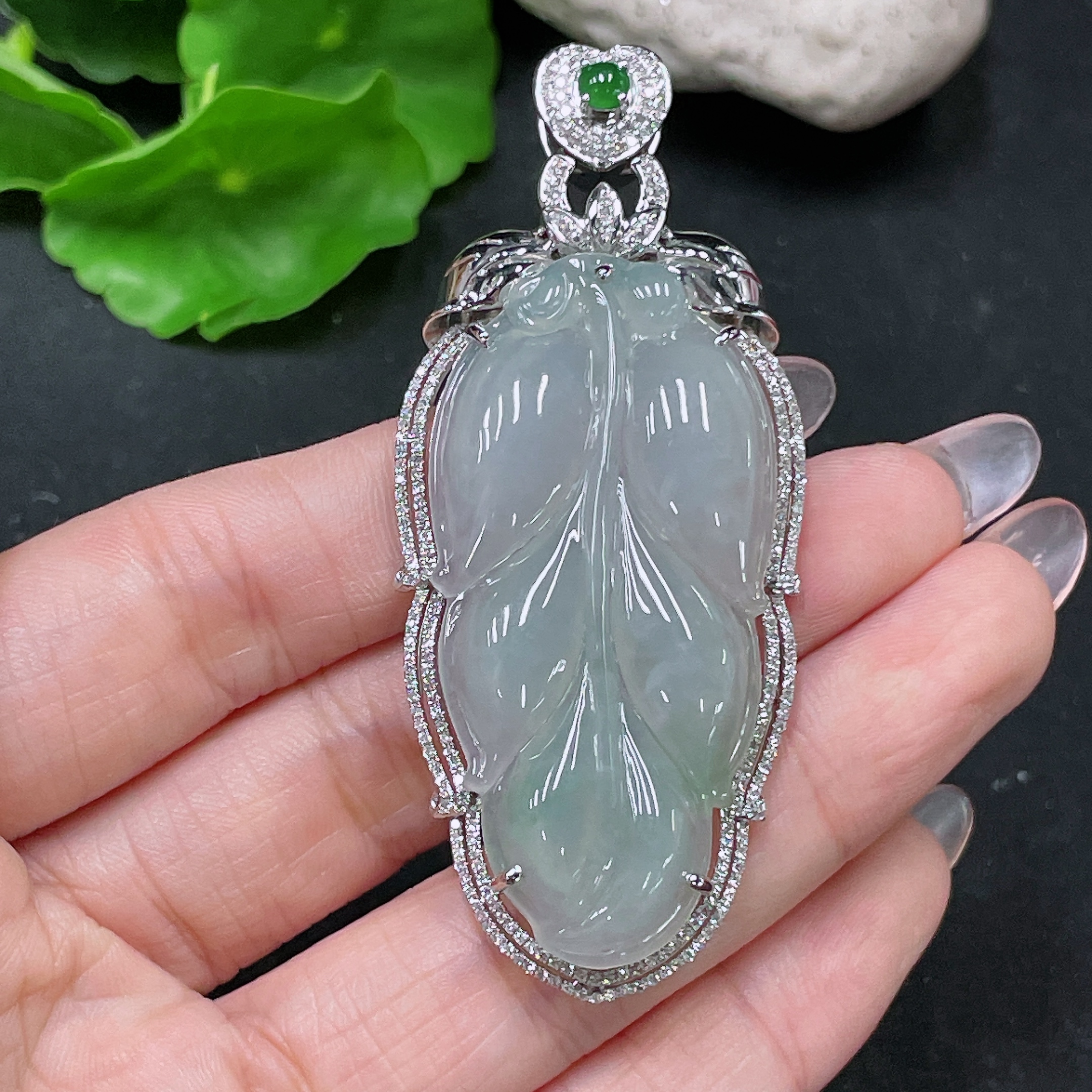 F34045788 Jadeite Leaf Inlay with 18k Gold and Diamond Accents, Total Weight Approx. 18.94g
