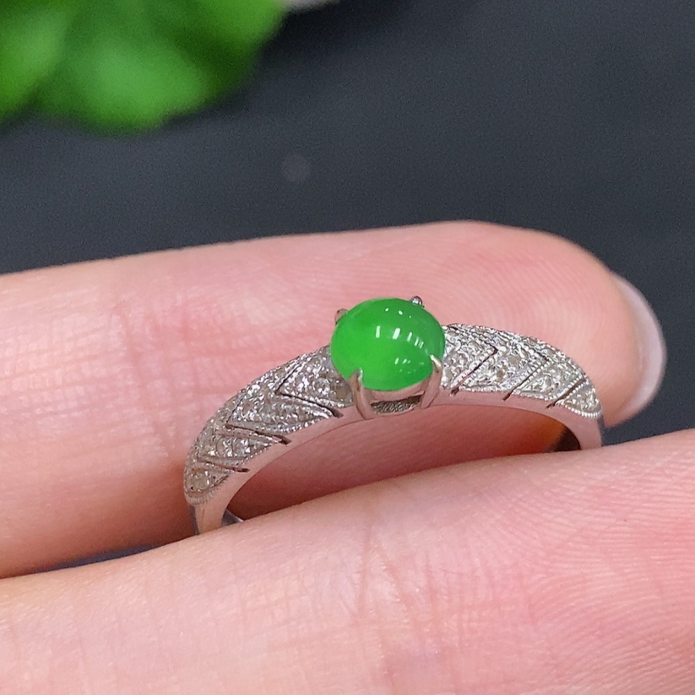 F33942207 Jadeite Cabochon Ring 18k Gold Total Weight Approx. 2.5g Size 16 Accented with Diamonds