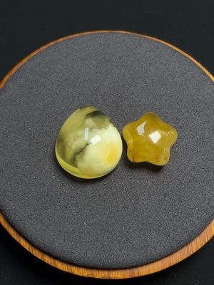 C41929025 琥珀蜜蜡挂件  货品总重约4.96克