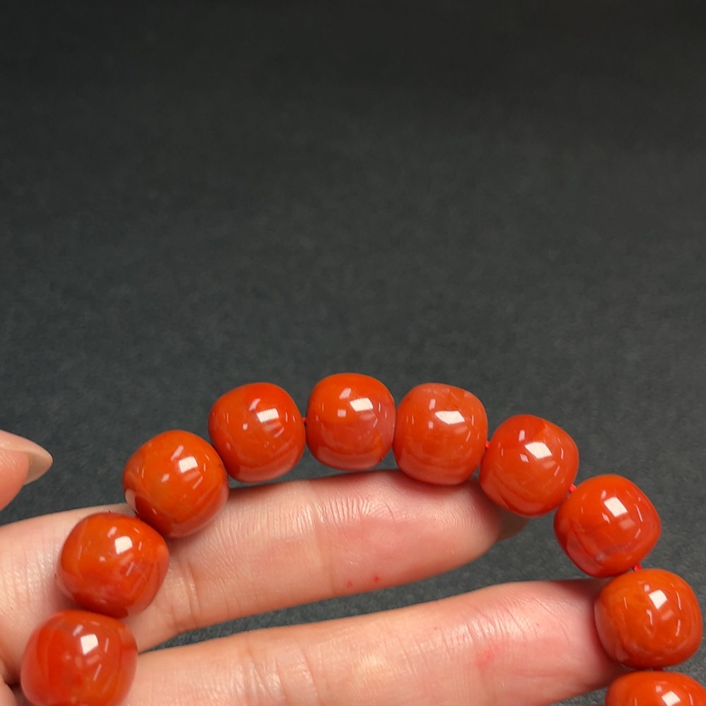 C32745843 South Red Agate Bracelet with Visible Organic Matter, Total Weight Approx. 46.53g, Size Approx. 12.2mm