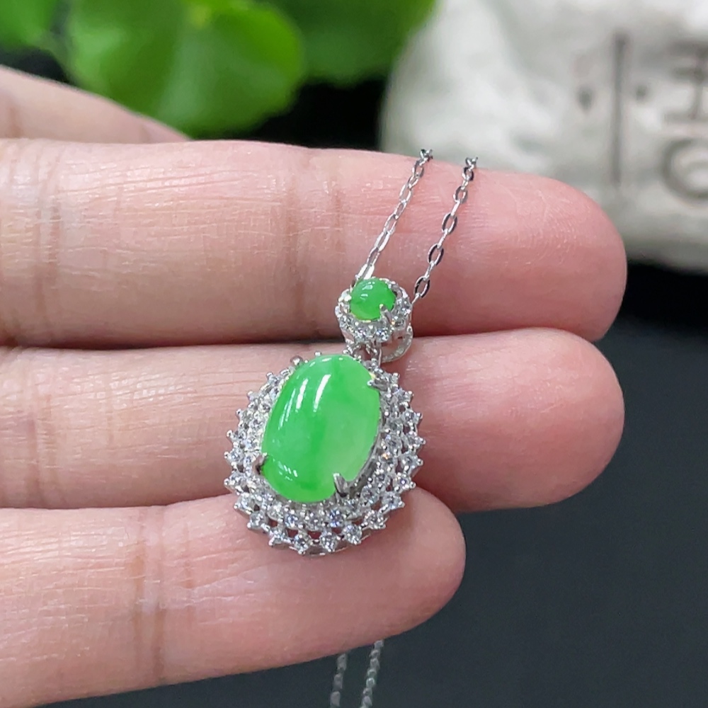 F35080252 Jadeite cabochon inlaid pendant, non-gold setting, total weight approx. 3.42g