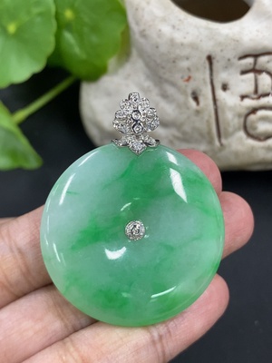 F46596556 翡翠平安扣挂件 18k金扣头 配镶钻石  货品总重约16.3g