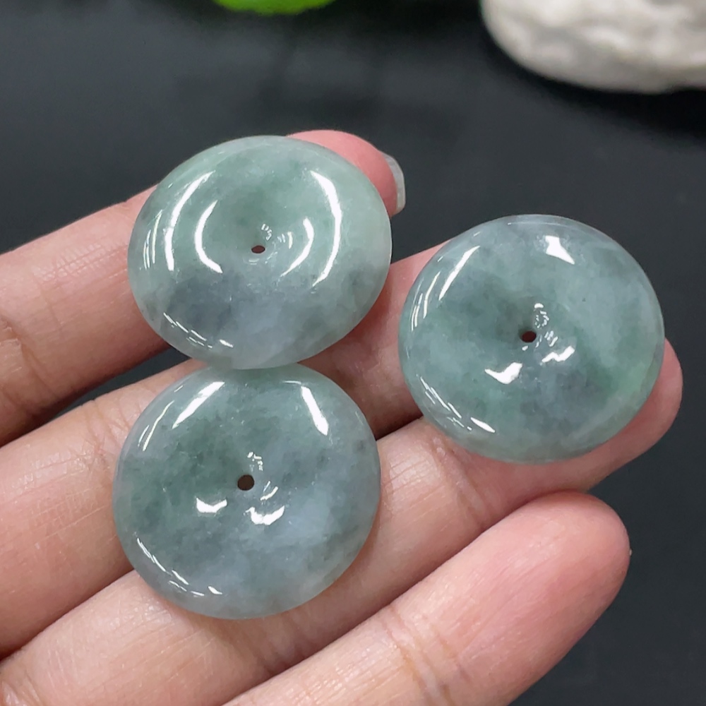 F33875320 Jadeite Peace Knot Pendant