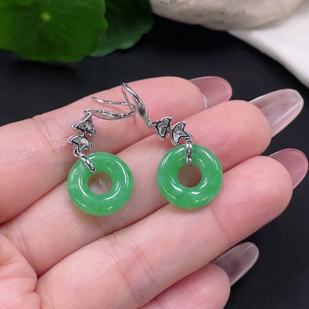 F34013417 Jadeite earrings pair 18K gold total weight approx. 4.5g (with diamond accents)