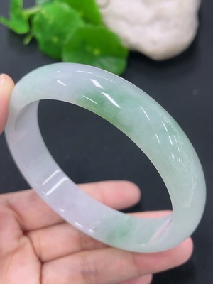 F46566213 翡翠正圈手镯 圈口60.8 货品总重约56.93g
