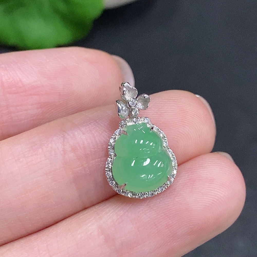 F34002951 Jadeite Gourd Inlaid Pendant 18k Gold Total Product Weight Approx. 1.19g Non-Diamond