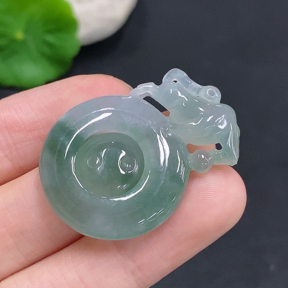 F33876858 Jadeite Reversal of Fortune Pendant