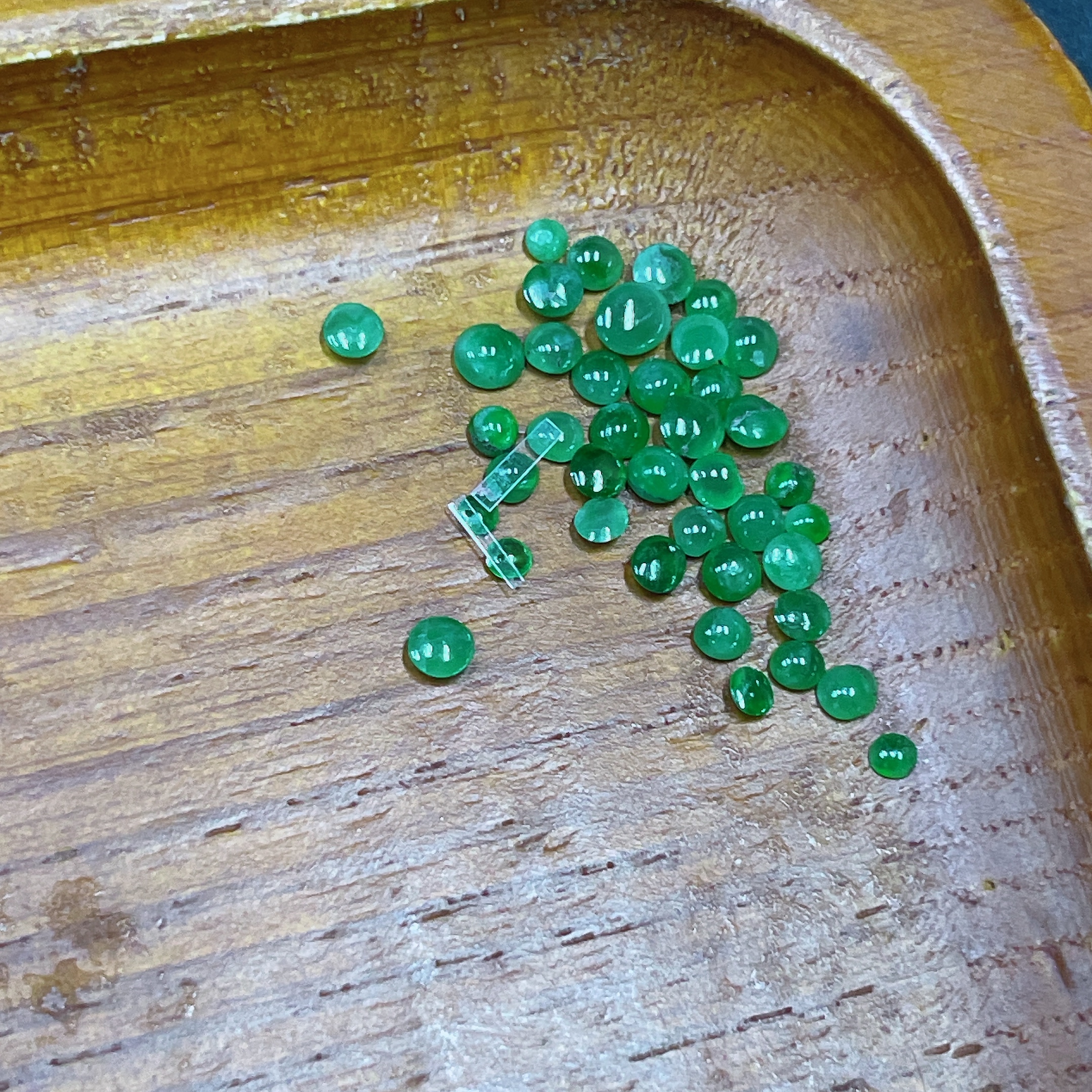 F35138611 Jadeite Cabochon 30+ Sell as a Lot Total Weight Approx. 0.7g (Incl. Small Bag Wt.)
