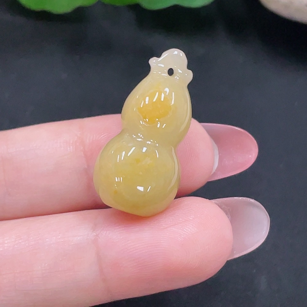 F34982783 Jadeite gourd pendant Total weight: Approx. 6.9g (Color origin of yellow part undetermined)
