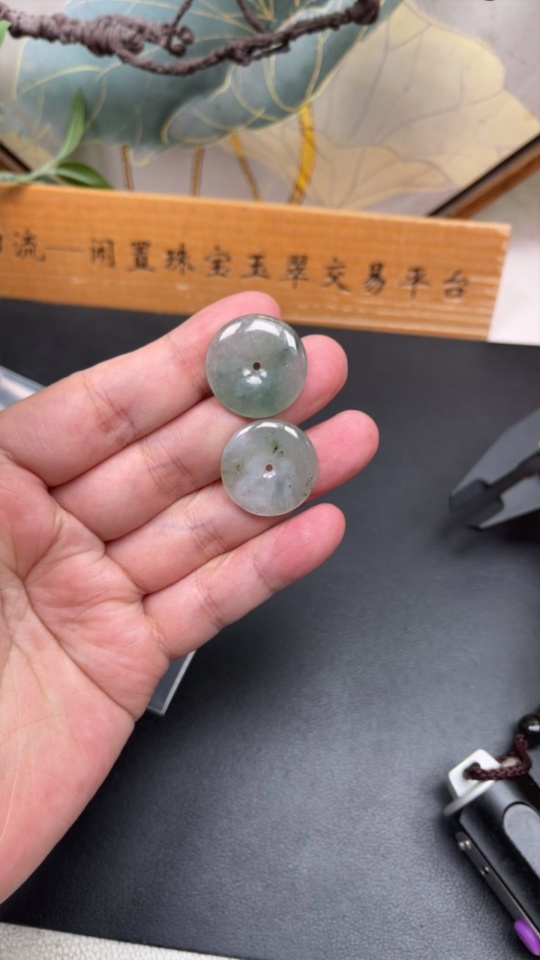 F35134090 Jadeite Safety Buckle Pendants Sell as a Lot