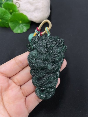 F43168038 翡翠挂件龙牌 货品总约重 含绳45g