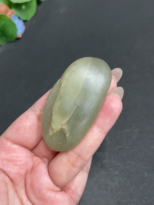 H30487565 和田玉   皮色成因未定     货品总重约63.4g