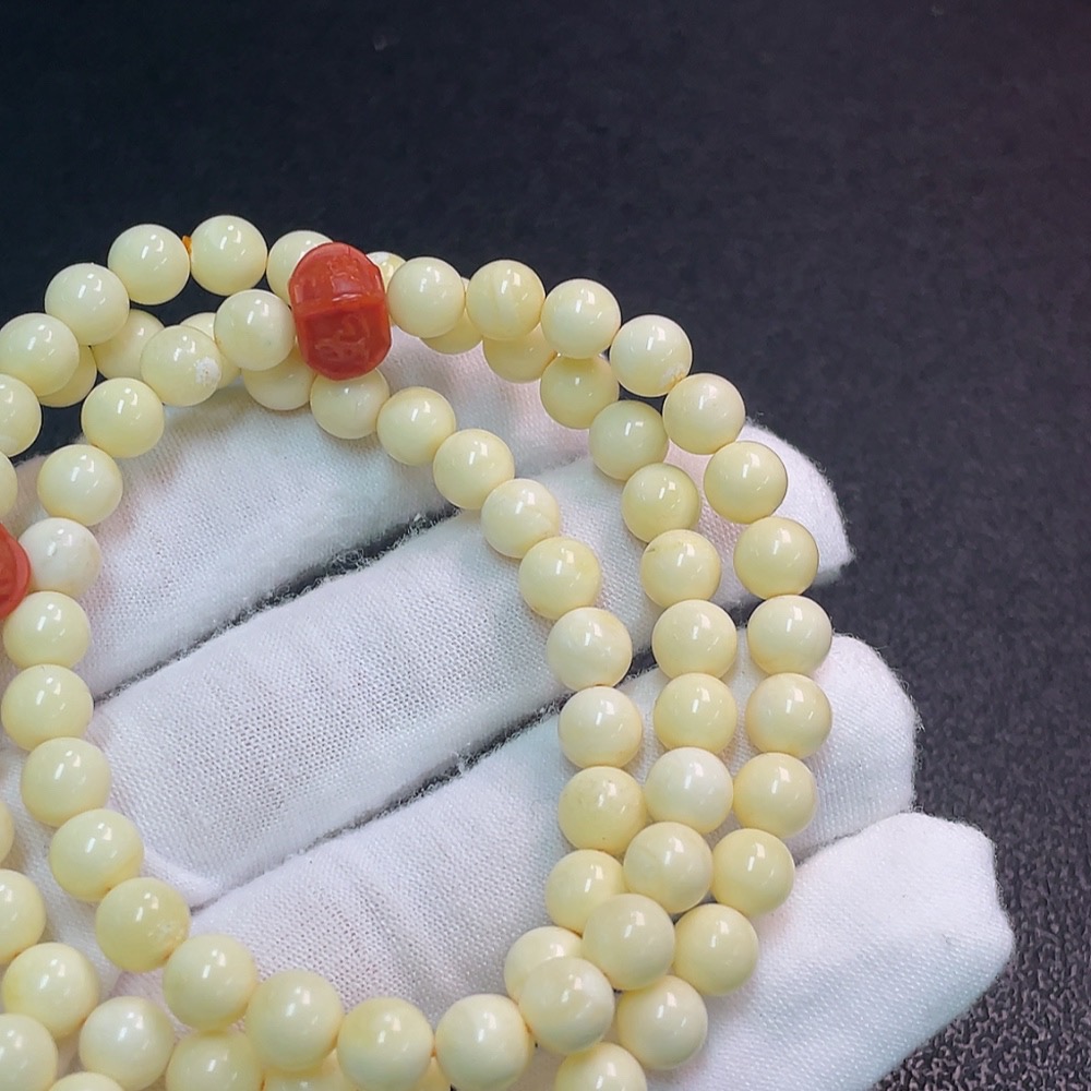 C32718964 Amber and Beeswax Bead Bracelet with Southern Red Agate, Total Weight Approx. 18.64g, Bead Size About 6.7mm