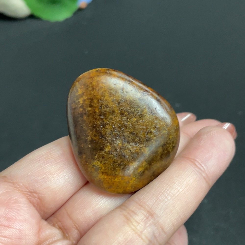 H34010445 Hetian Jade, undetermined origin of skin color, contains other mineral components, total weight approximately 42.3g