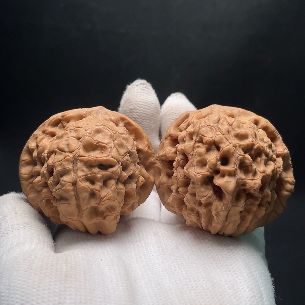 W35199838 Walnut Total weight about 61.61g Size about 50.1mm