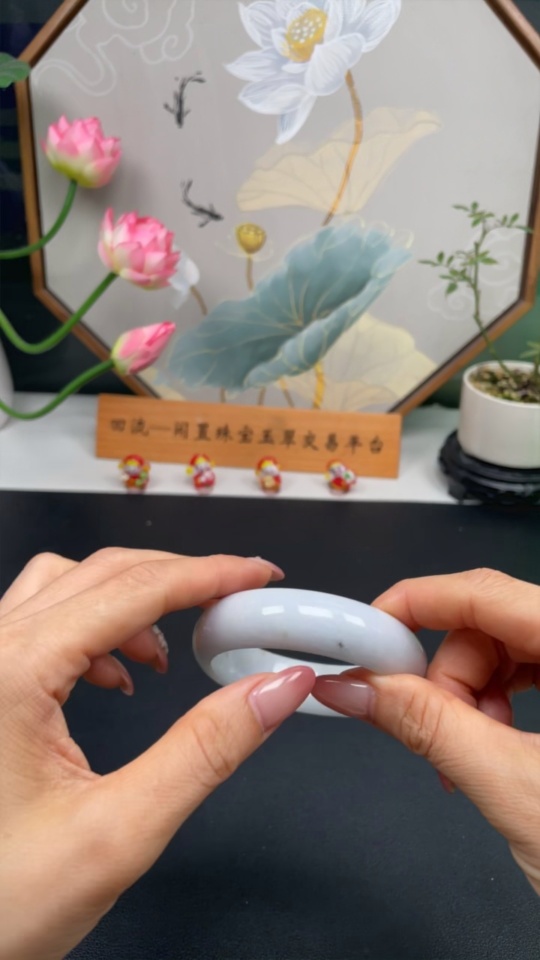 F30518654 Jadeite Regular Bangle (Total Weight: Approx. 69.7g; Inner Diameter: 55.3)