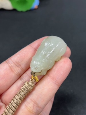 H46486349 和田玉挂件 瑞兽 货品总重约【含绳】19g