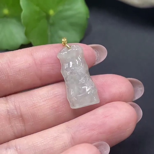 F19120975 Jadeite Bamboo Pendant with 18K Gold Clasp Total Weight 1.701g