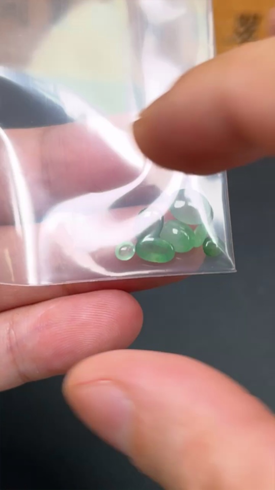 F35115212 『翡翠蛋镶嵌件』英语:「翡翠:」