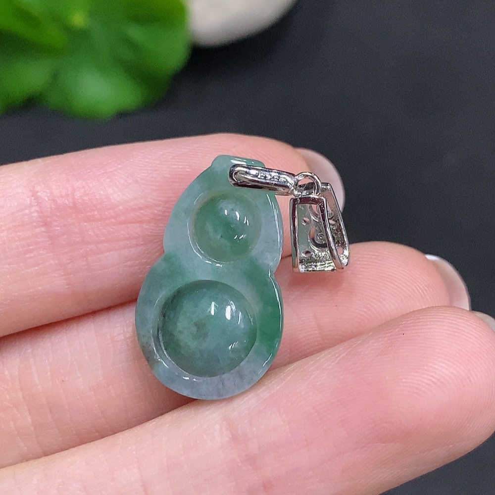 F34003362 Jadeite Gourd Pendant Non-Gold Inlaid Total Weight Approx. 2.8g