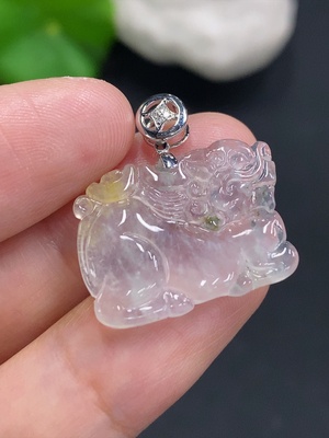 F30451005 jade pendant with 18K gold clasp, total weight approx. 3.2g (set with diamonds)