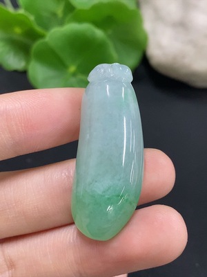 F46573235 翡翠福瓜挂件 货品总重约10.67g