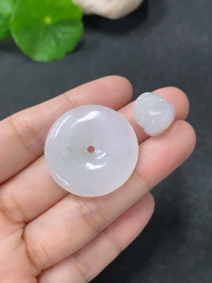 F33887736 Jadeite Pendants Sell as a Lot
