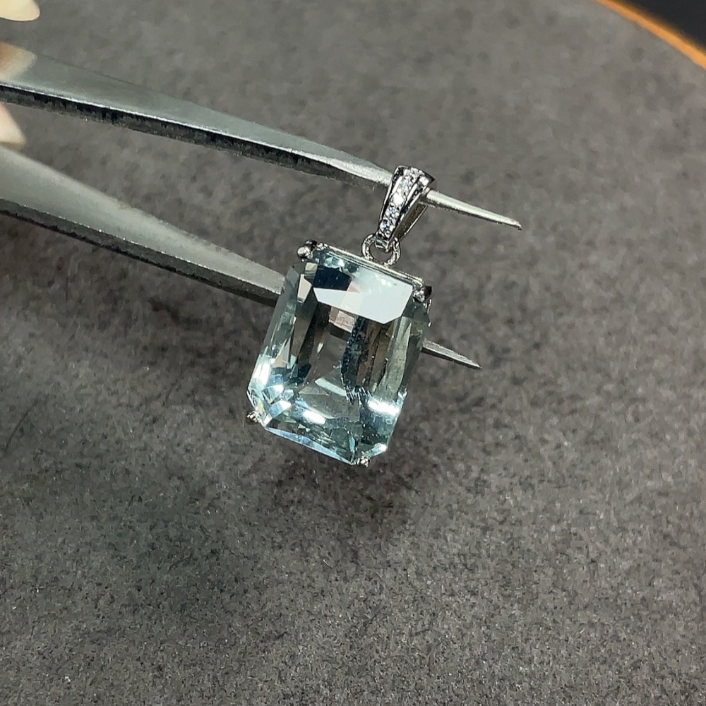 C34038121 Aquamarine Pendant Non-Gold Total Weight Approx. 2.82g