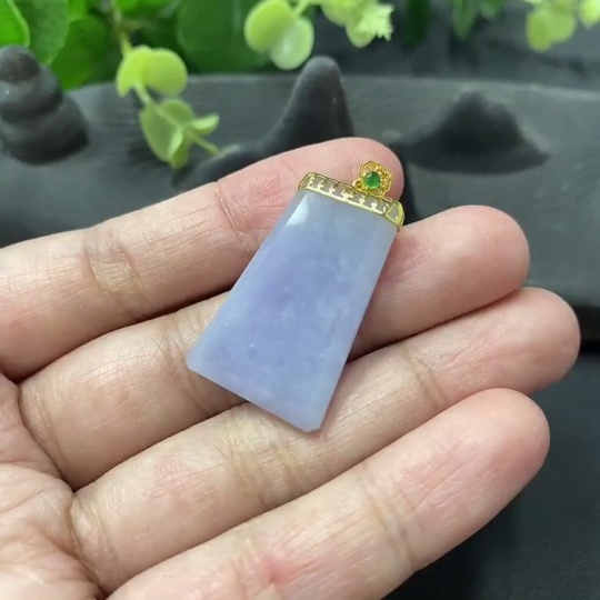 F1217149 Jadeite Plain Pendant with Crack 18K Gold Total Weight 5.4g