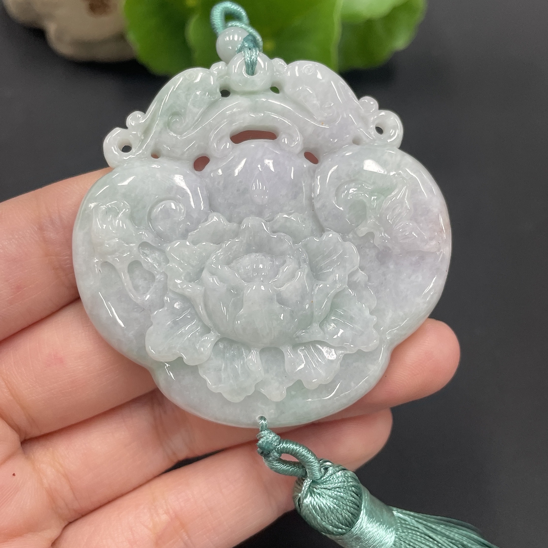 F06823916 JadeitePendant 'Flowers Blooming and Wealth Flourishing'