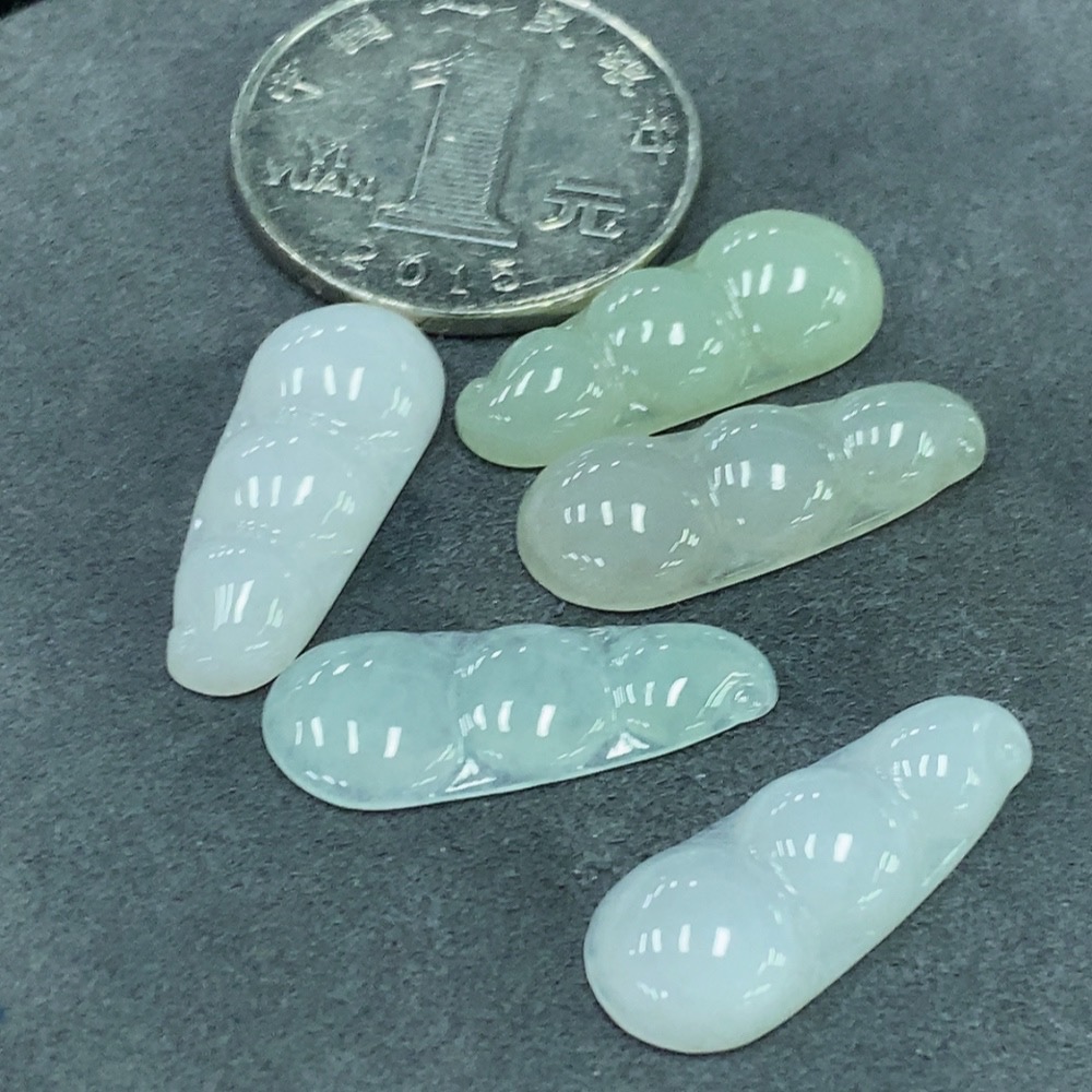 F34044051 Jadeite Pendants Sell as a Lot