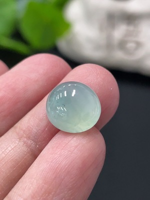 F33878183 Jadeite cabochon Total weight: approx. 1.112g