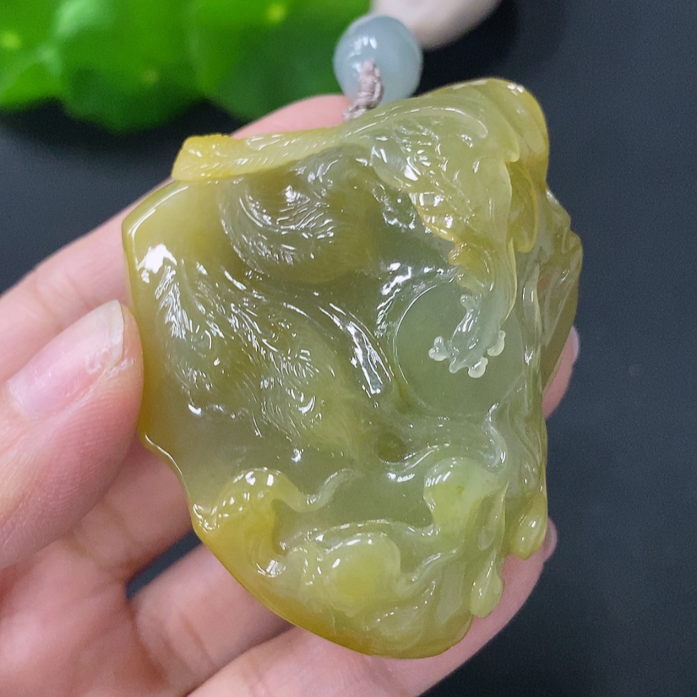 F30441448 Jadeite Pendant Phoenix Total Weight: approx. 81g (including rope) Color origin undetermined
