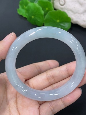 F41934809 翡翠正圈手镯 圈口54mm 货品总约重51.82g